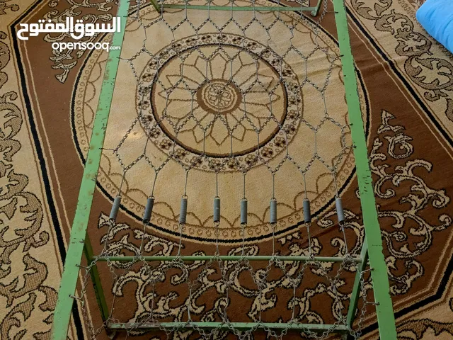 سرير حديد ثقيل للبيع