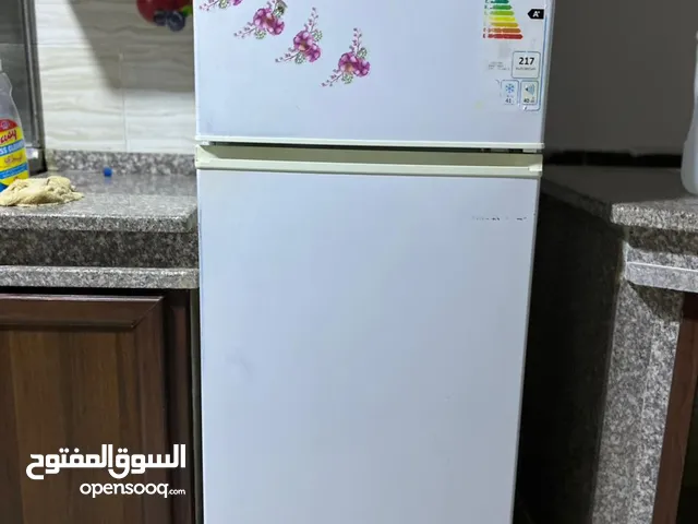 ثلاجه نضيفه بحاله الوكالا