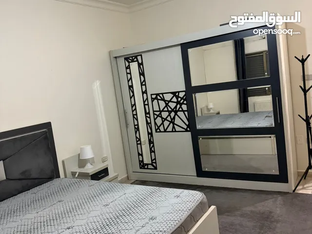 غرفة نوم ماستر بحالة الجديد ولا مشكلة وحده