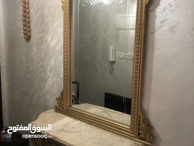 فضيه لون مميز ذهبي و رخام ثقيل مميز