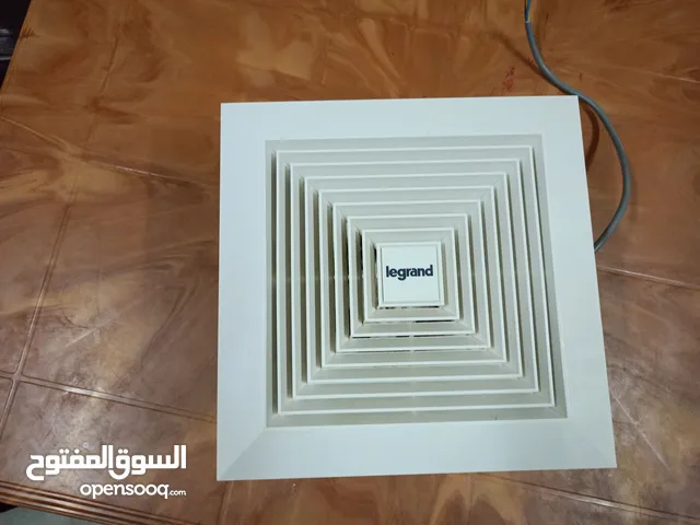 شفاط مطبخ أو حمام جديد استخدام خفيف جدا اقل من شهر يمكن وضعه في الحمام او المطبخ وقوي جدا و شكله حلو