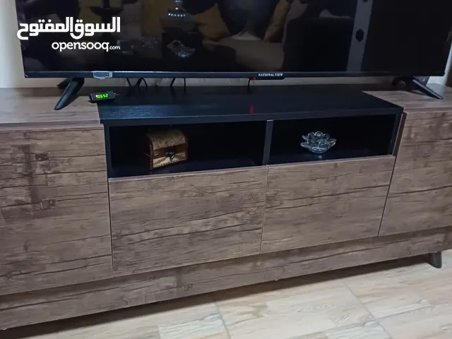 طاولة مع رف جانبي شبه جديد