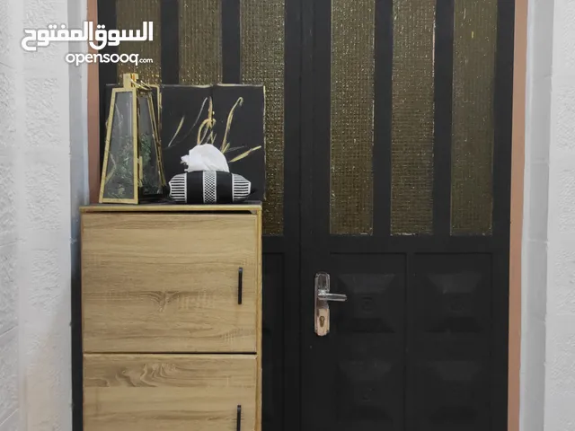 باب حديد لون أسود ارتفاع 210 وعرض 150 مع قزاز مسلك شامل كل التوابع