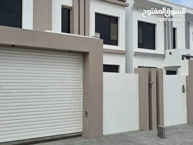 توين فله منفصلات للبيع المعبيلة الثامنه خلف الجامعه الامانيه وقريبه من نيستو الثامنه