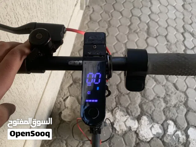 اسكوتر استعما اشهر كان مخزن بس يبيله البريك بس مقطوع تقدر تركبه وا تاير خلفي داخلي خربان خارجي خربان