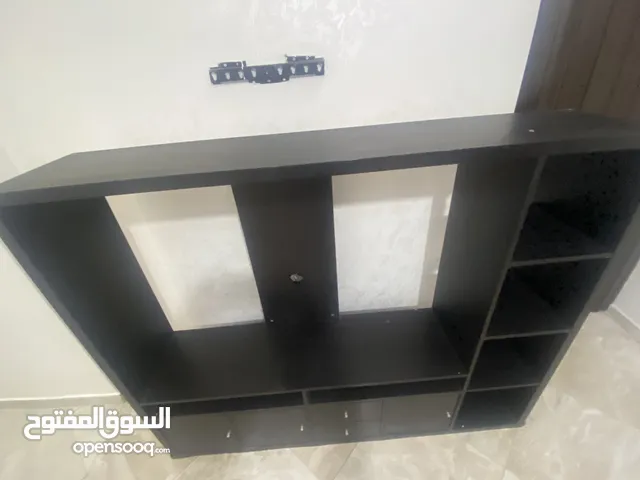 خزانة ايكيا حاله ممتازه جدا ،مكتبه مودرن