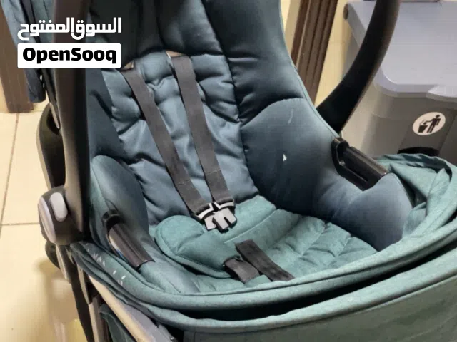 عرباية اطفال مع مقعد سيارة