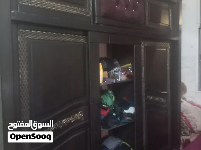 غرفة نوم مستعمله للبيع ناقصها مرآة الخزانة