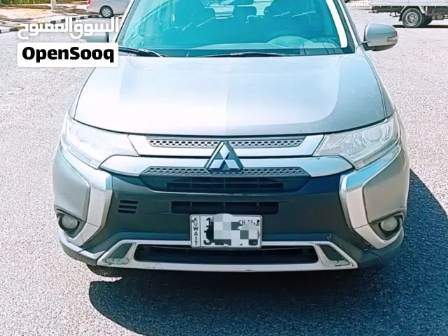 2021 ميتسوبيشي اوتلاندر Standard