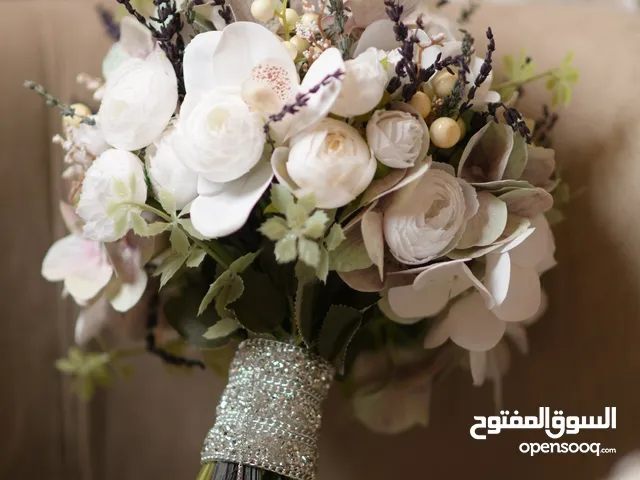 باقة ورد صناعية فاخرة تصلح لتزيين الطاولات، المجالس، أو التصوير الاحترافي