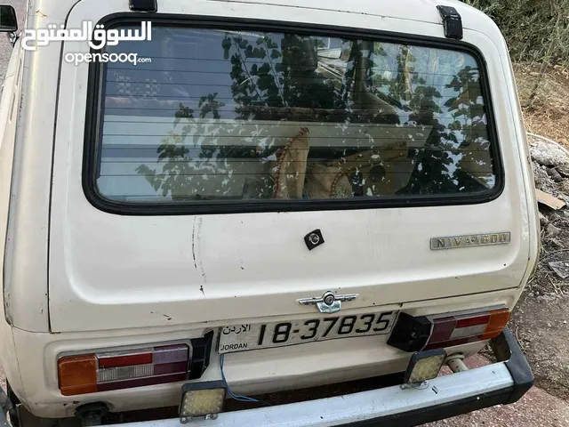 لادا نيفاموديل 1993