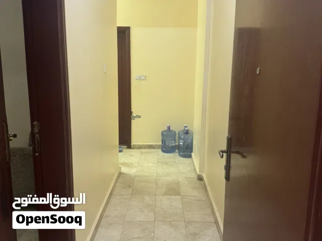 شقة للبيع في ولاية العامرات 3 غرف ومطبخ و 2 حمام