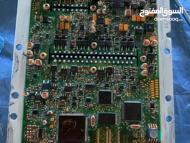 تصليح جميع انواع كمبيوترات الشاحنات ومعدات الثقيلة والحافلات
