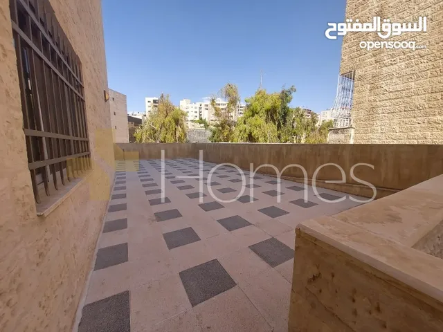 شقة مع ترس للبيع في جبل عمان بمساحة 108م