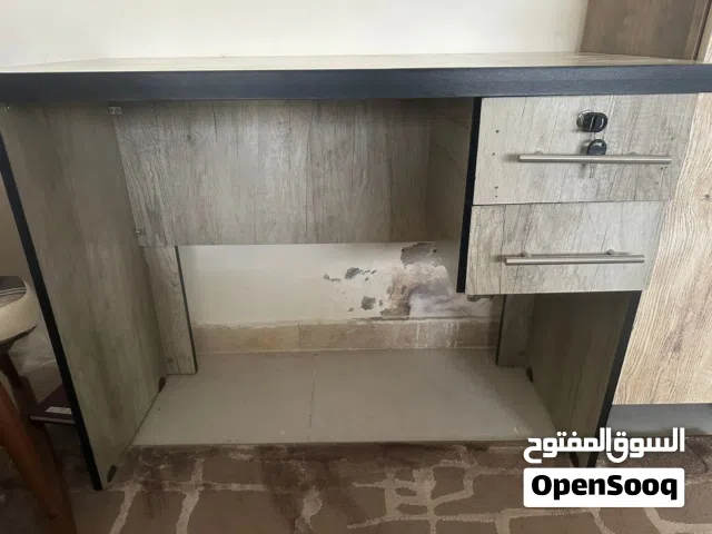 للبيع مكتب دراسة بحالة ممتازة