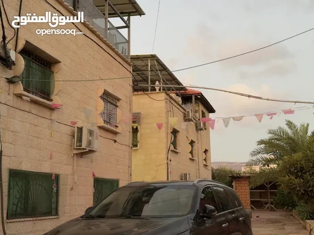 سورينتو 2018 فل إضافات سبع ركاب ما عدا فتحه فرش بني ماشي 100 ألف ماطور 2200