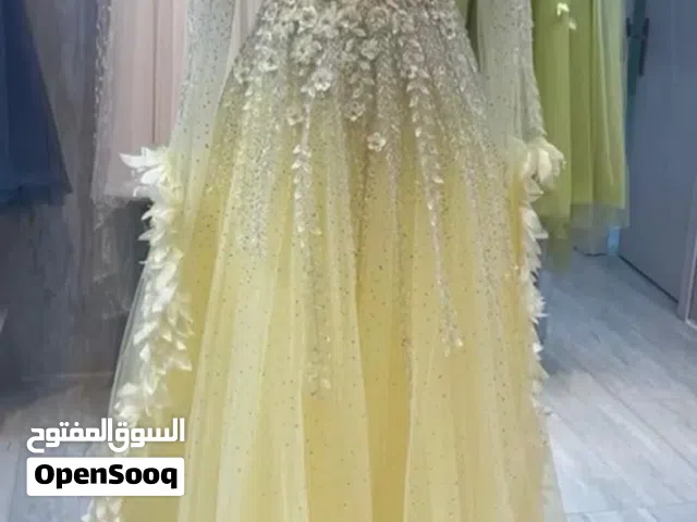فستان اصفر جديد
