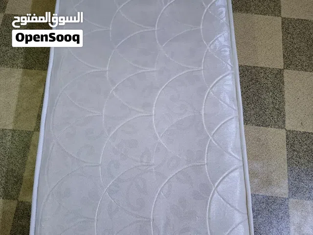 سرير طفل ومندرها