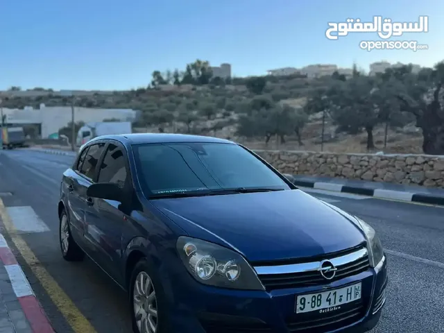 اوبل استرا قير عادي من اجمل السيارات من نوع اوبل