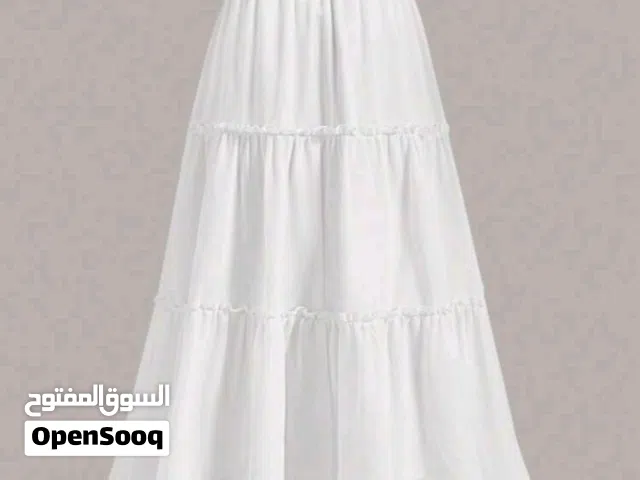تنورة بيضاء