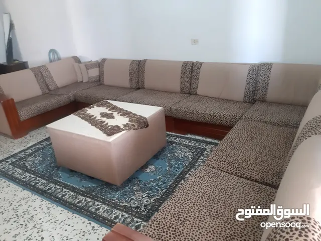 صالون للبيع