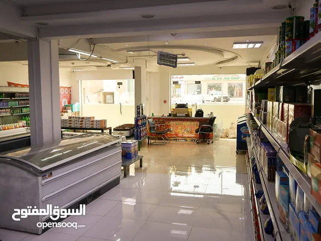 للبيع فرصة نادرة ما تتكرر.. سوبرماركت وملحمة بموقع ذهبي في قلب رأس الخيمة