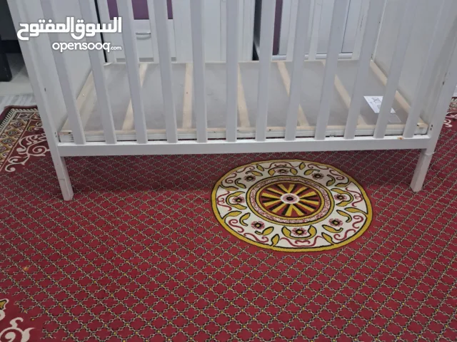 سرير اطفال مستعمل نضيف جدا