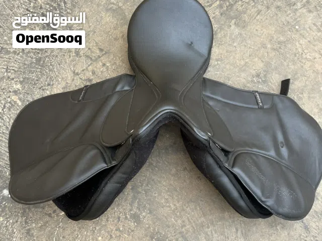 سرج خيل جلد مع جميع المستلزمات