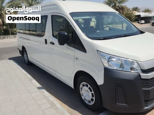 تويوتا باص 2023