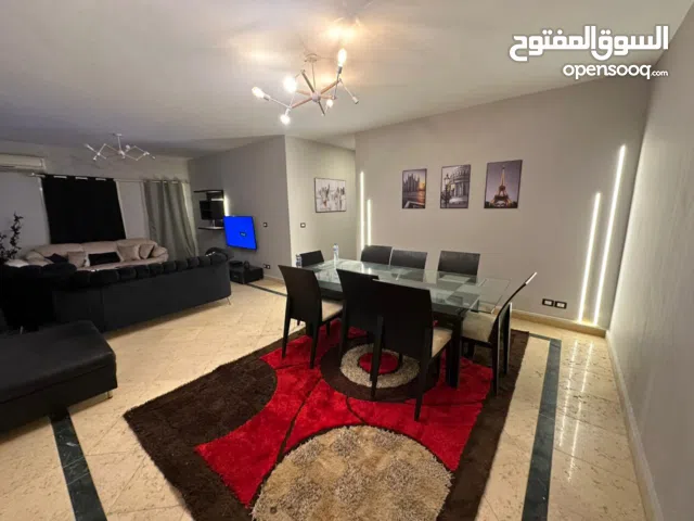 يوجد لدينا شقق للايجار اليومي والشهري في اكتوبر الحي السابع مدينه 6 اكتوبر قرب الخدمات والحصري