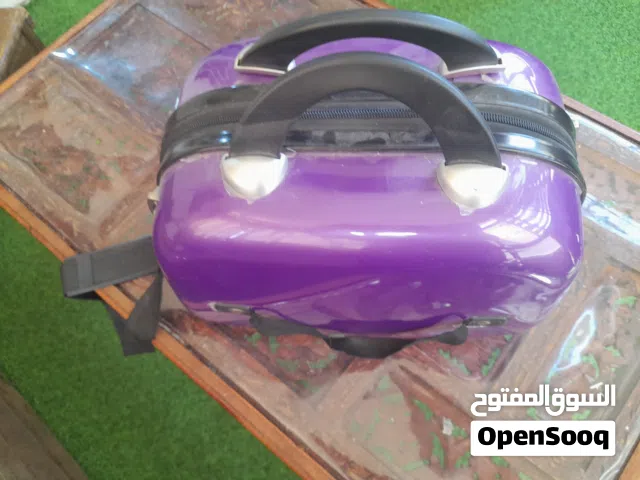 حقيبه مكياج غير مستعمله كثيرا