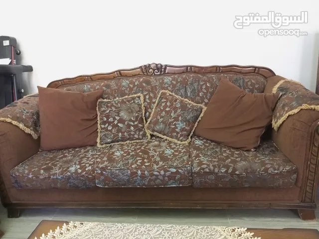 طقم كنبيات تفصيل 9مقاعد بحاله جيده جدا نضيف