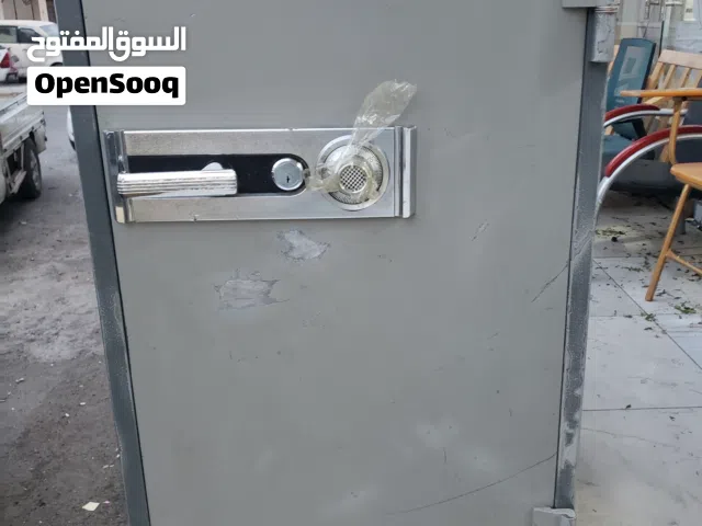 خزنة  ياباني مستعمل وزن 230كيلو
