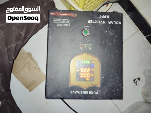 عاكس طاقة شمسية (Solar Inverter) من نوع Pure Sine Wave (موجة جيبية نقية)،