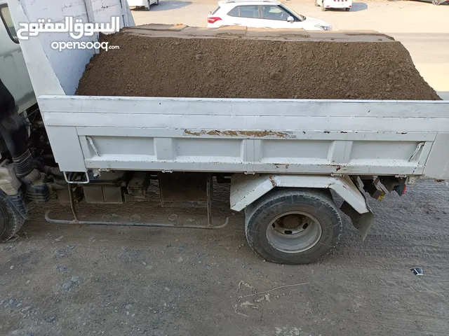 توفير تربة زراعية_ تراب زراعي و جميع انواع كسر الرخام و رمل البناء و الاسمنت _ Garden sand نكال ونقل