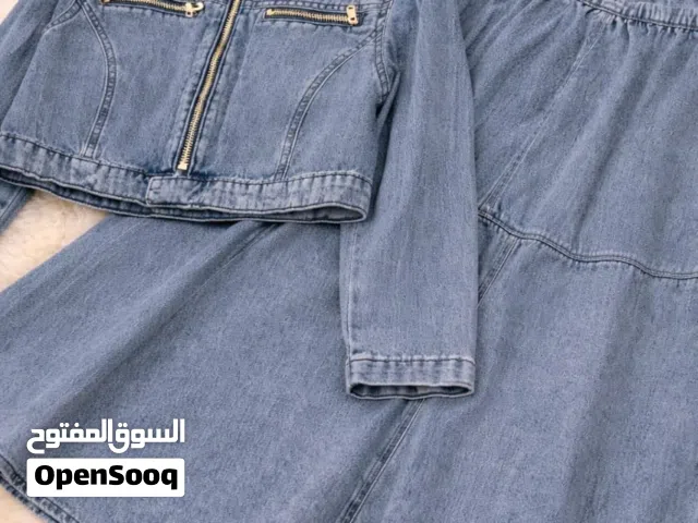 عينِك وقعِت عليه؟ عادي... كل البنات وقفوا عنده   طقم تنورة قطعتين دبل كلوش  ستايل أنثوي بفردته ب