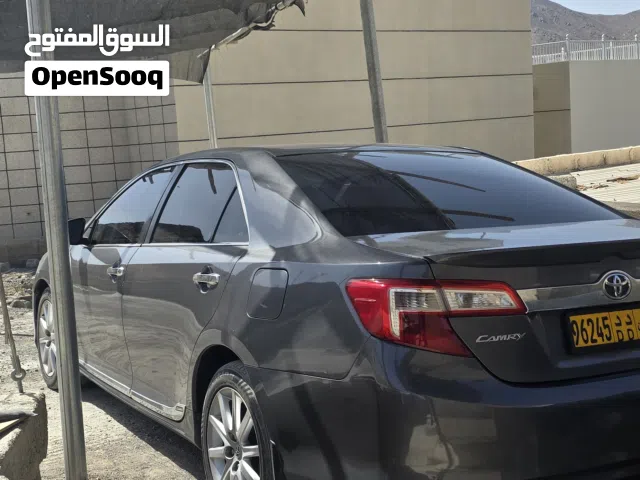 2012 تويوتا كامري LE