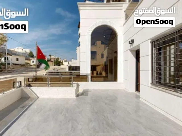 ثالث مع روف في طريق المطار مقابل عمان ويفز تشطيب فخم واطلالة على الغابات