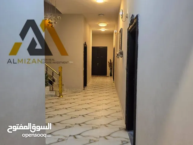 300 m2 More than 6 bedrooms Townhouse for Rent in Basra Khadra'a