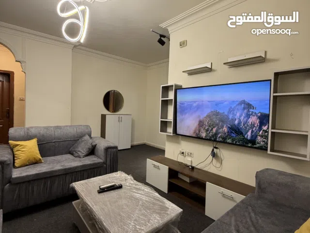 شقه مفروشه اثاث شبه جديد خلف ارابيلا مول مكيفه قريبه من جميع الخدمات والمولات