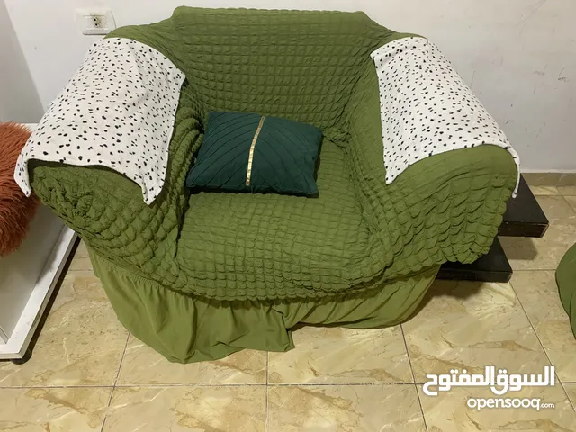 متوفر طقم كنب ( غرفة جلوس ) في الزرقاء الجديدة لا يوجد توصيل