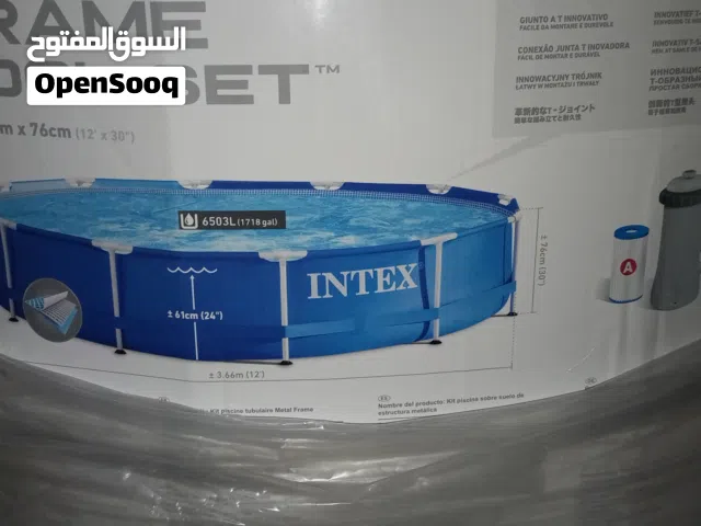 حوض سباحة دائري بحالة جيدة