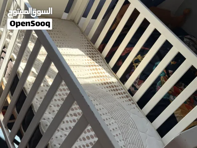 سرير أطفال أمريكي اصلي مع عجلات