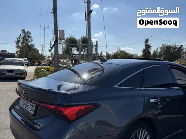 2021 تويوتا افالون Limited