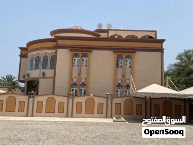 فله مؤجرة سنوي 200ريال شهريا وعقد لمده سنه قابل للتجديد.. البيت بكامل اثاثه وجميل جدا. شاهد الصور..