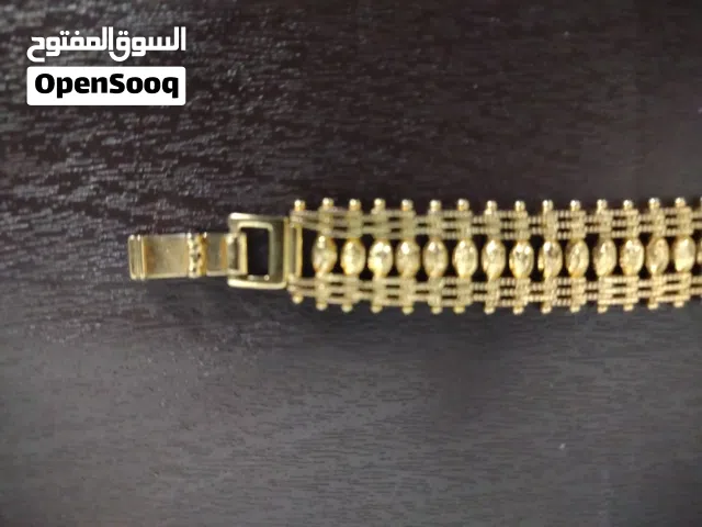 للبيع قطعة مميزة جداً لمحبي المجوهرات الكلاسيكية والذوق الرفيع. إسوارة "مطلية ذهب" بتصميم إيطالي فخم