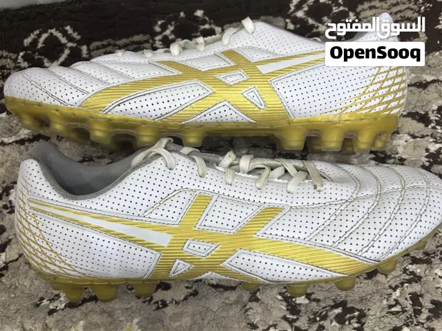 حذاء رياضي للبيع