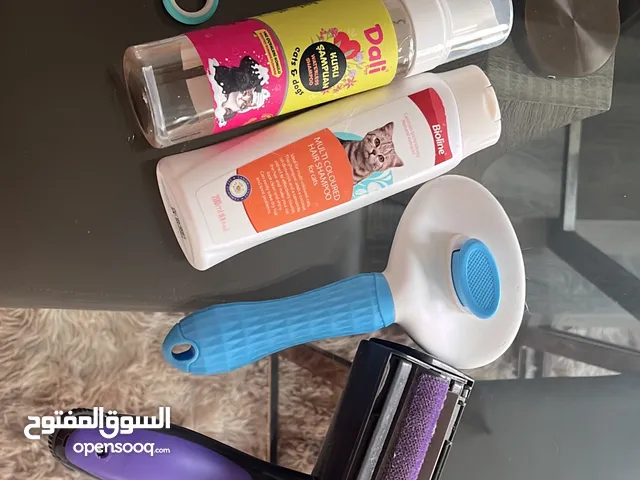 مستلزمات قطط كامله بحاله ممتازه وجوده ممتازه استعمال نظيف جدا