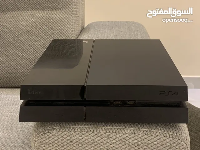 أجهزة ألعاب بلايستيشن 4 برو للبيع في عمان