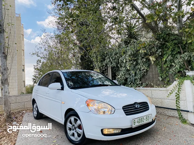 هونداي فيرنا سيارة ممتازة بنزين ماتور 1600 فل اوتماتك الله يبارك..